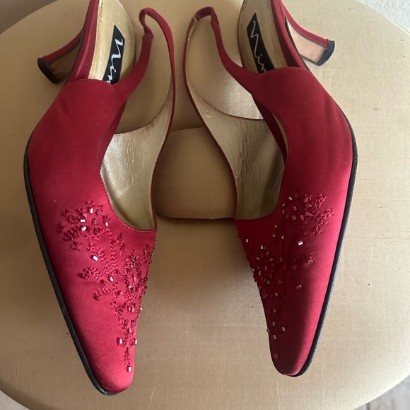 10M Nina cranberry sling back satin shoes w/ matching embroidery and beading 3’ - Picture 4 of 6